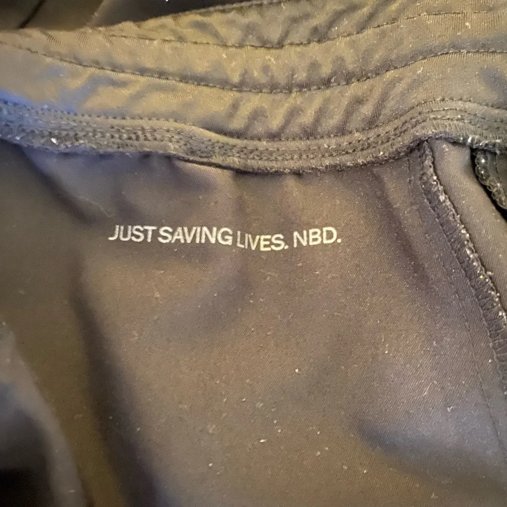 FIGS Black Zamora Jogger Scrub Pants Women’s Medium - Picture 6 of 6